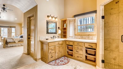 King Suite ensuite bath