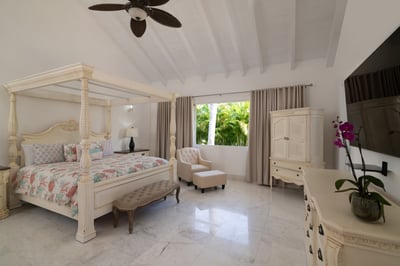 Luxury Villa Photo #16