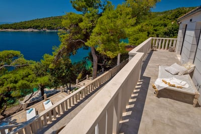 Luxury Villa Photo #14
