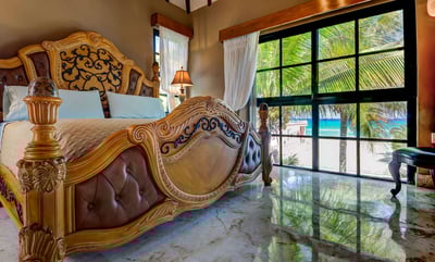 Luxury Villa Photo #18