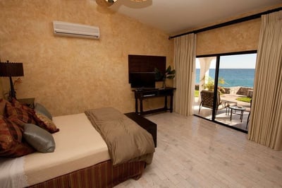 Luxury Villa Photo #21