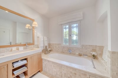 Luxury Villa Photo #15