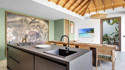 Kitchen & Dining Area