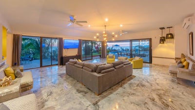 Luxury Villa Photo #24