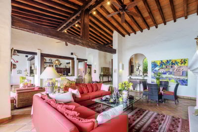 Luxury Villa Photo #23