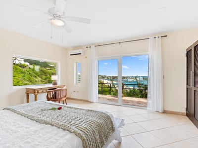 Luxury Villa Photo #30