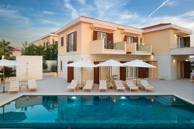 Luxury Villa Photo #9