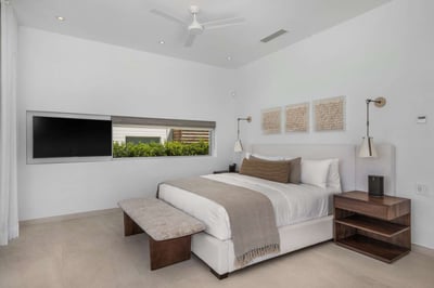 Luxury Villa Photo #37