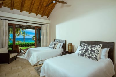 Luxury Villa Photo #32
