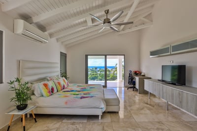 Luxury Villa Photo #34