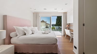 Luxury Villa Photo #21