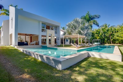 Luxury Villa Photo #2