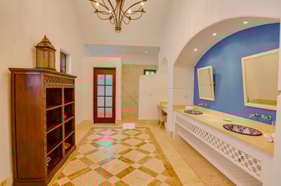 Luxury Villa Photo #41