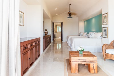 Luxury Villa Photo #47