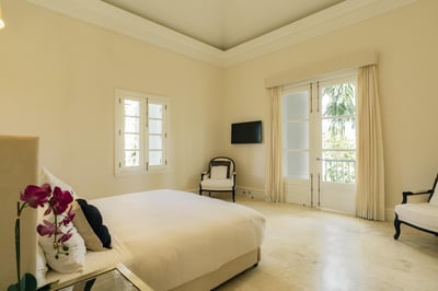 9BDR ocean view villa with full staff, golf carts, movie theater and gym