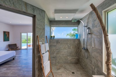 Luxury Villa Photo #18