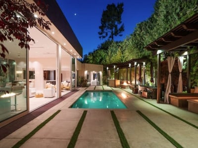 Luxury Villa Photo #3