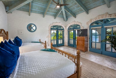 Luxury Villa Photo #37
