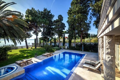 Luxury Villa Photo #5