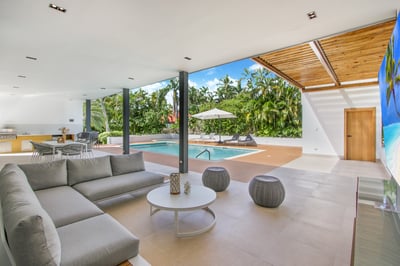 Luxury Villa Photo #13
