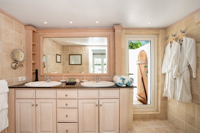 Luxury Villa Photo #37