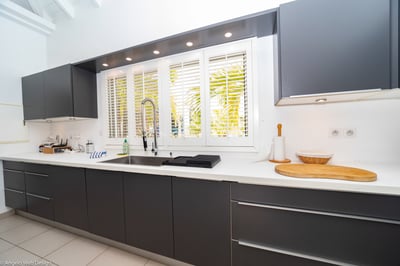 Dining Area & Kitchen