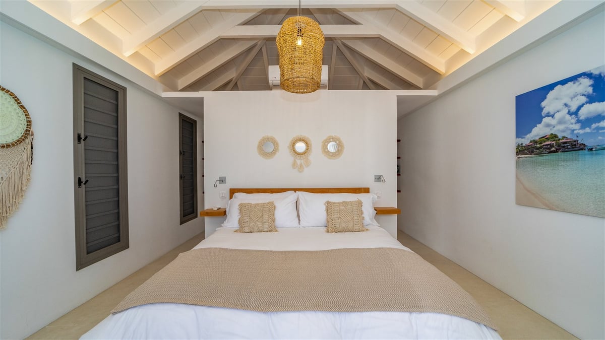 Bedroom 2: On an upper level, in a separate bungalow. King size bed, air conditioning, HD- - Image 37