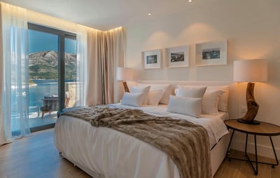 Luxury Villa Photo #32