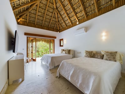 Luxury Villa Photo #58