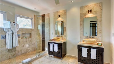 Luxury Villa Photo #22