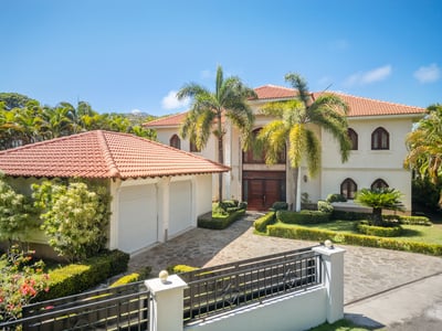 Luxury Villa Photo #18