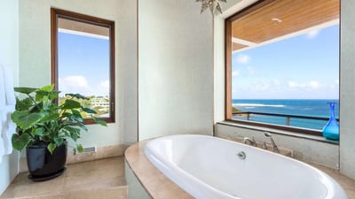 Luxury Villa Photo #40