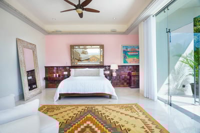 Luxury Villa Photo #24