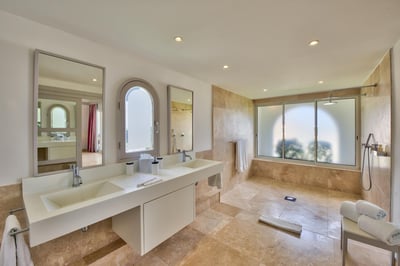 Luxury Villa Photo #33