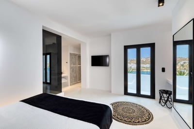 Luxury Villa Photo #16