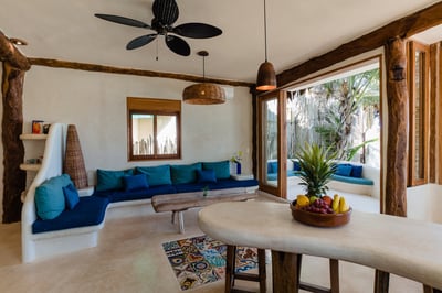 Luxury Villa Photo #4