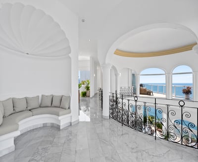 Luxury Villa Photo #36