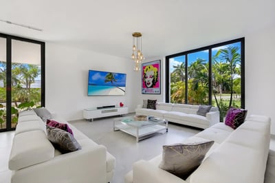 Luxury Villa Photo #13