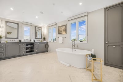 Luxury Villa Photo #47