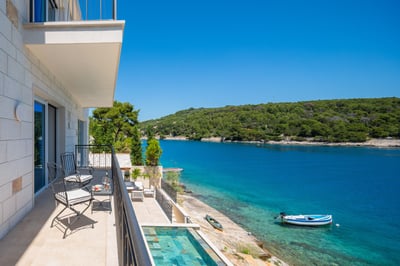 Luxury Villa Photo #30