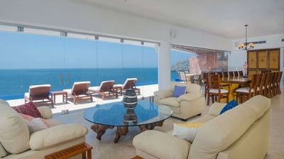 Luxury Villa Photo #16