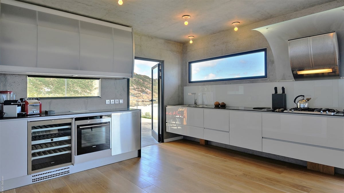 Kitchen & Dining Area: Fully equipped kitchen, refrigerator and wine cellar, blender, centrifuge, ic - Image 16