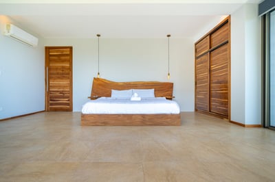 Luxury Villa Photo #48