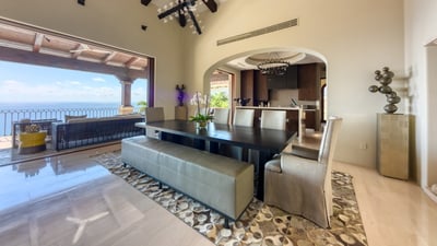Luxury Villa Photo #30