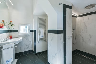 Luxury Villa Photo #35
