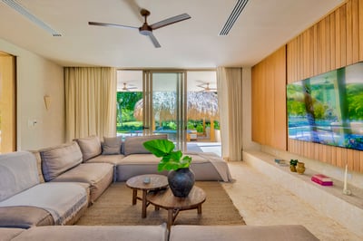 Luxury Villa Photo #9