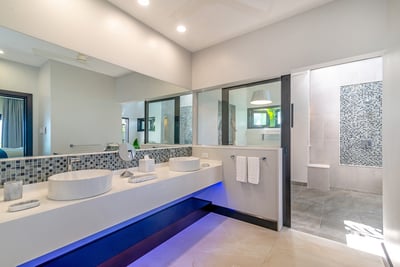 Luxury Villa Photo #32