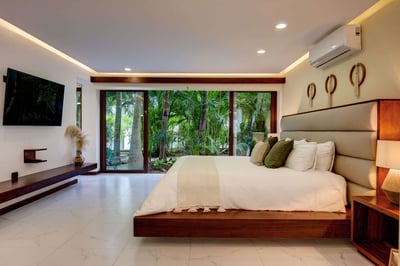 Luxury Villa Photo #32