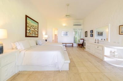 Luxury Villa Photo #26