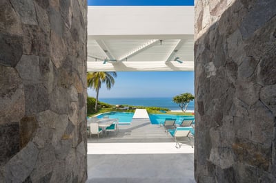Luxury Villa Photo #15